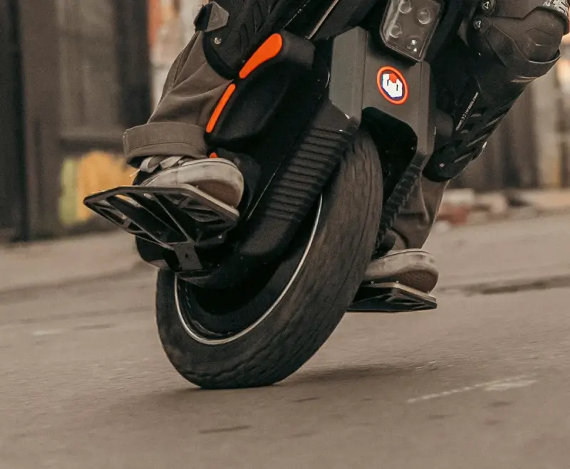 inmoiton v12s electric unicycle with large pedals